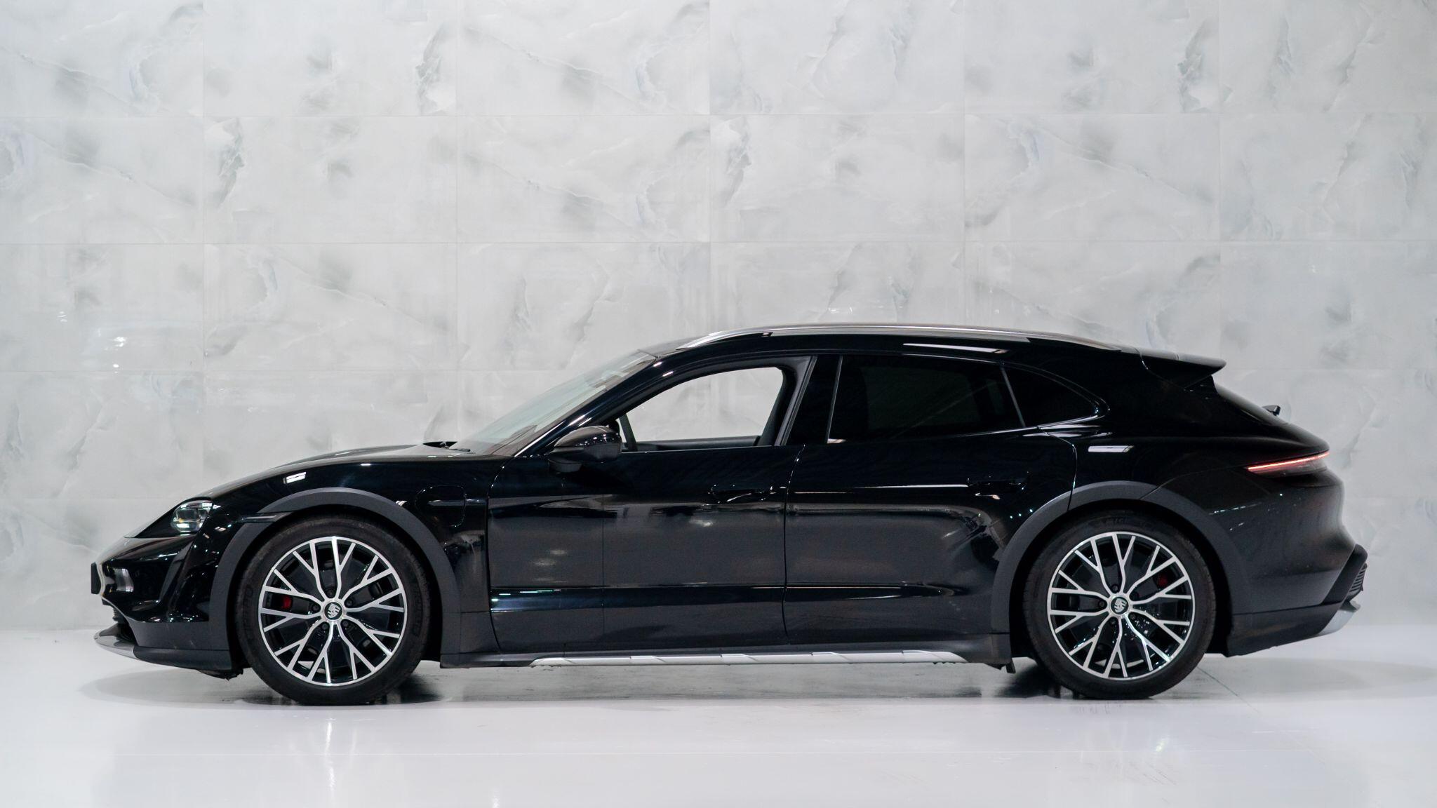 Porsche Taycan view 10