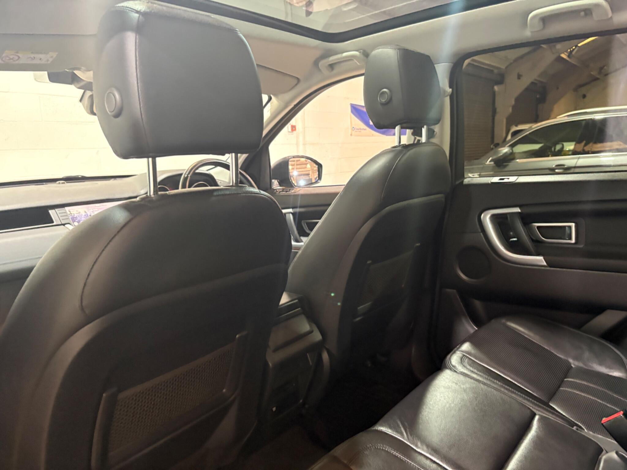Land Rover Discovery Sport view 27