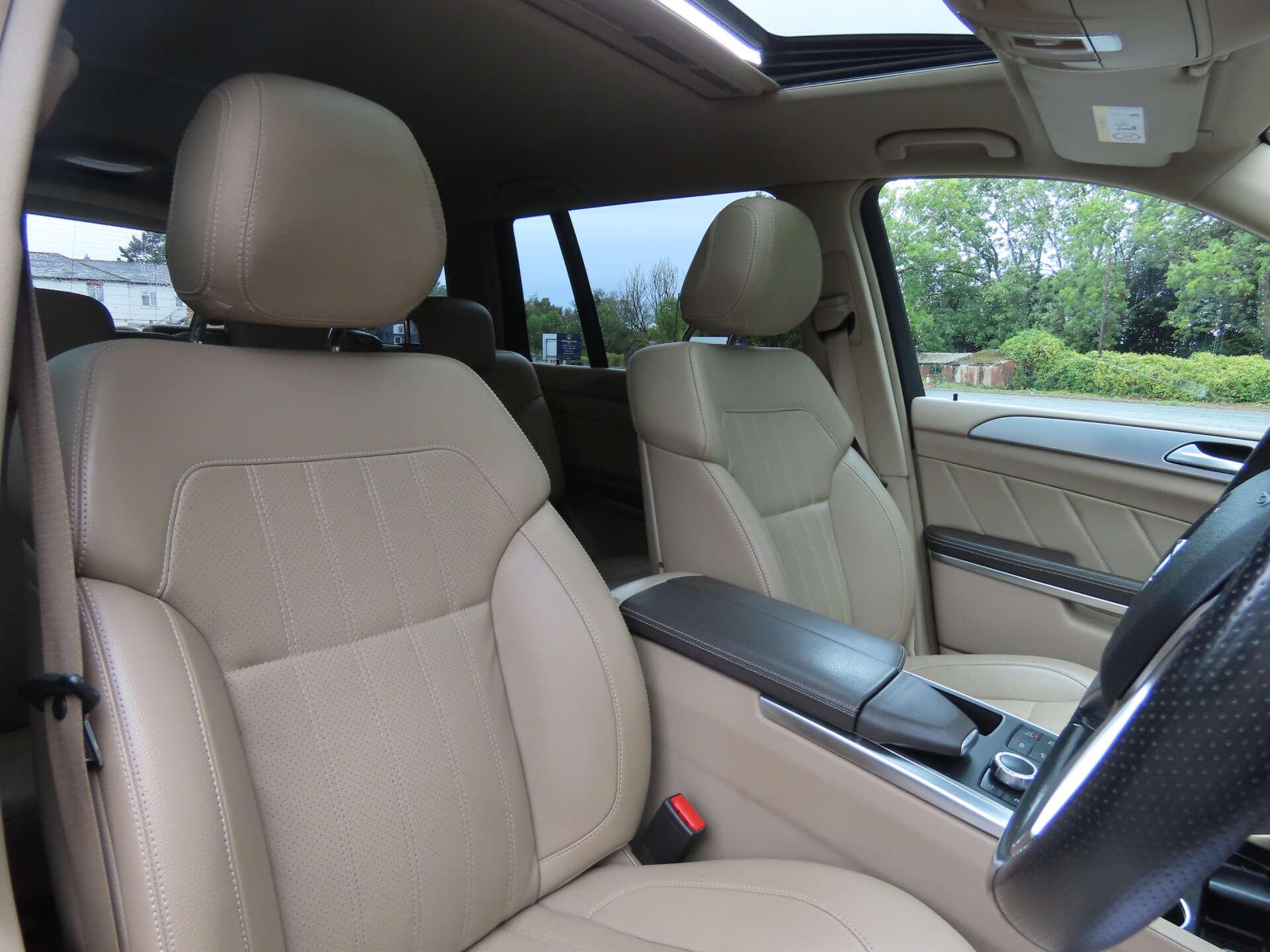 Mercedes-Benz GL view 8