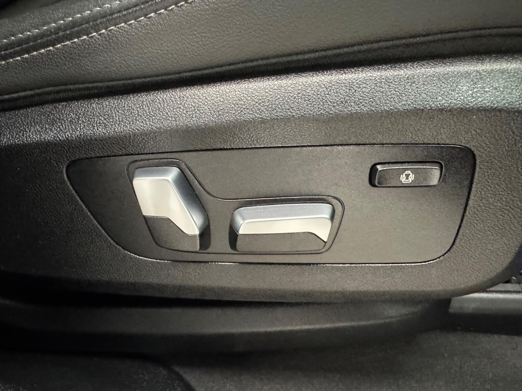 BMW X6 view 16