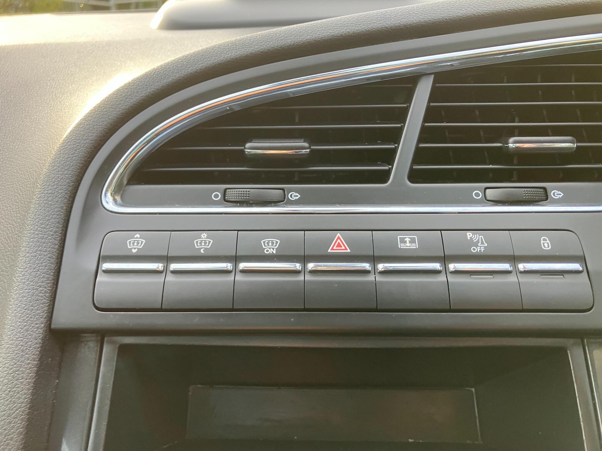 Peugeot 5008 view 16