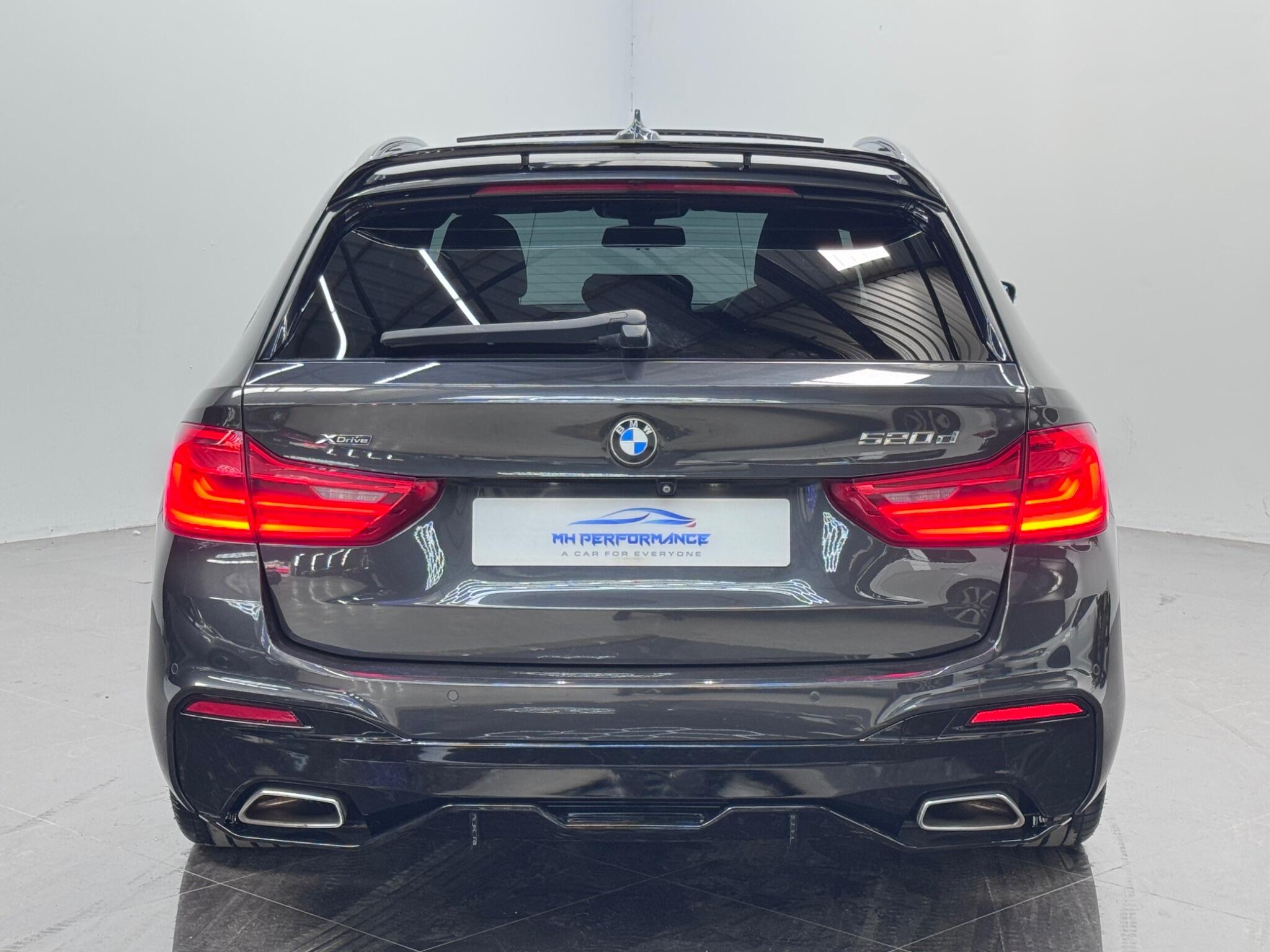 BMW 5 Series view 4