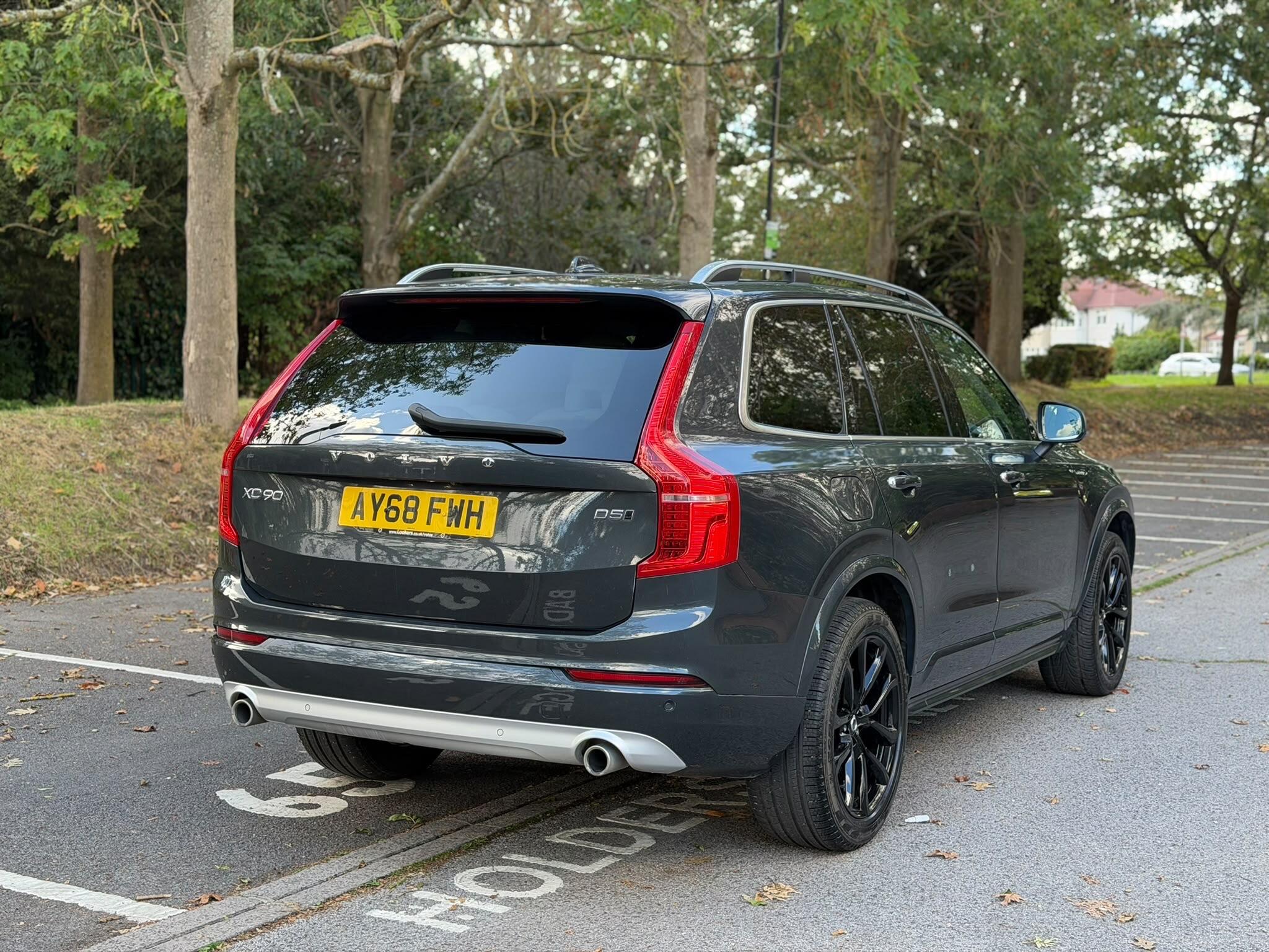 Volvo XC90 view 4