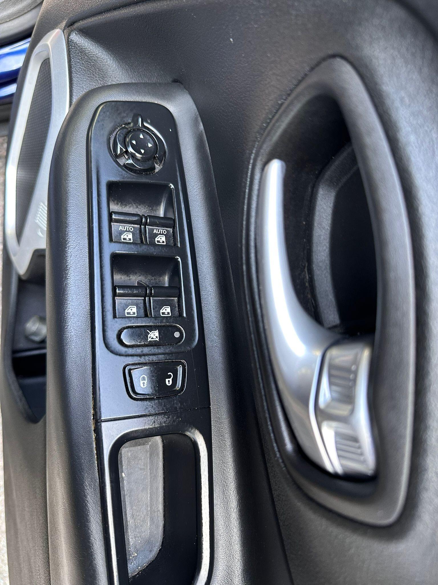Jeep Renegade view 22