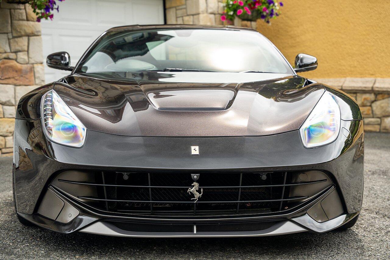 Ferrari F12 view 41