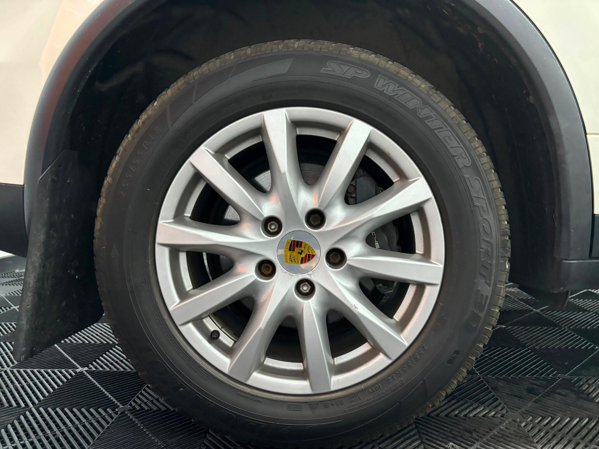 Porsche Cayenne view 31