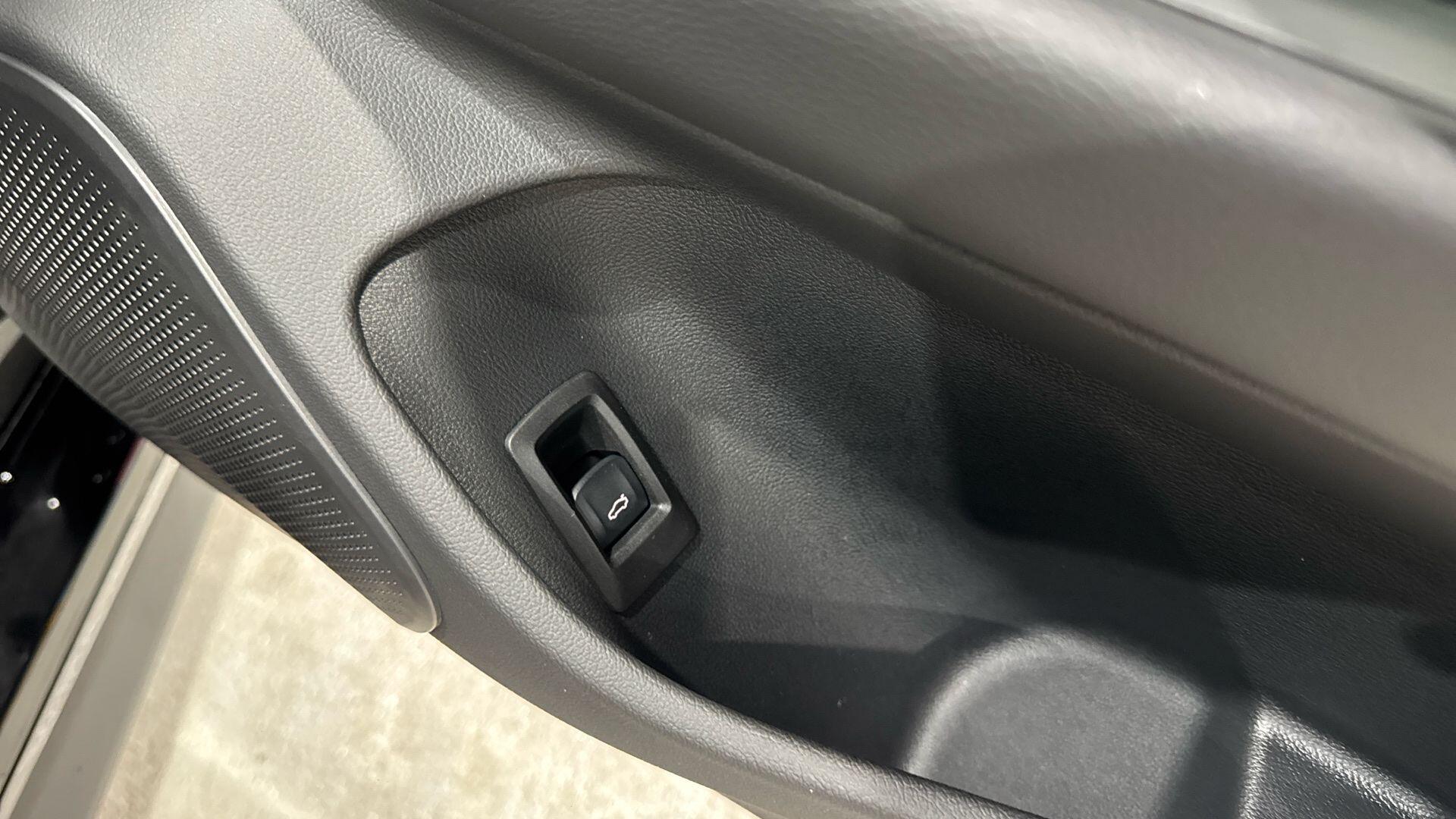 BMW I4 view 26