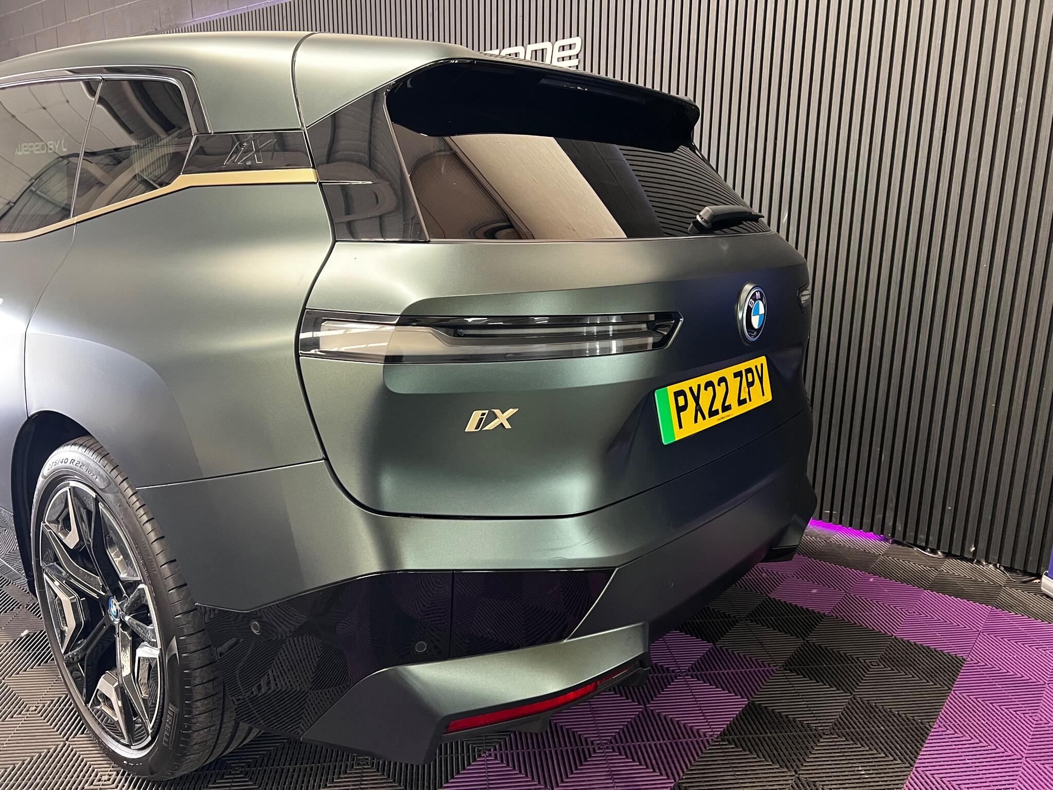 BMW iX view 3