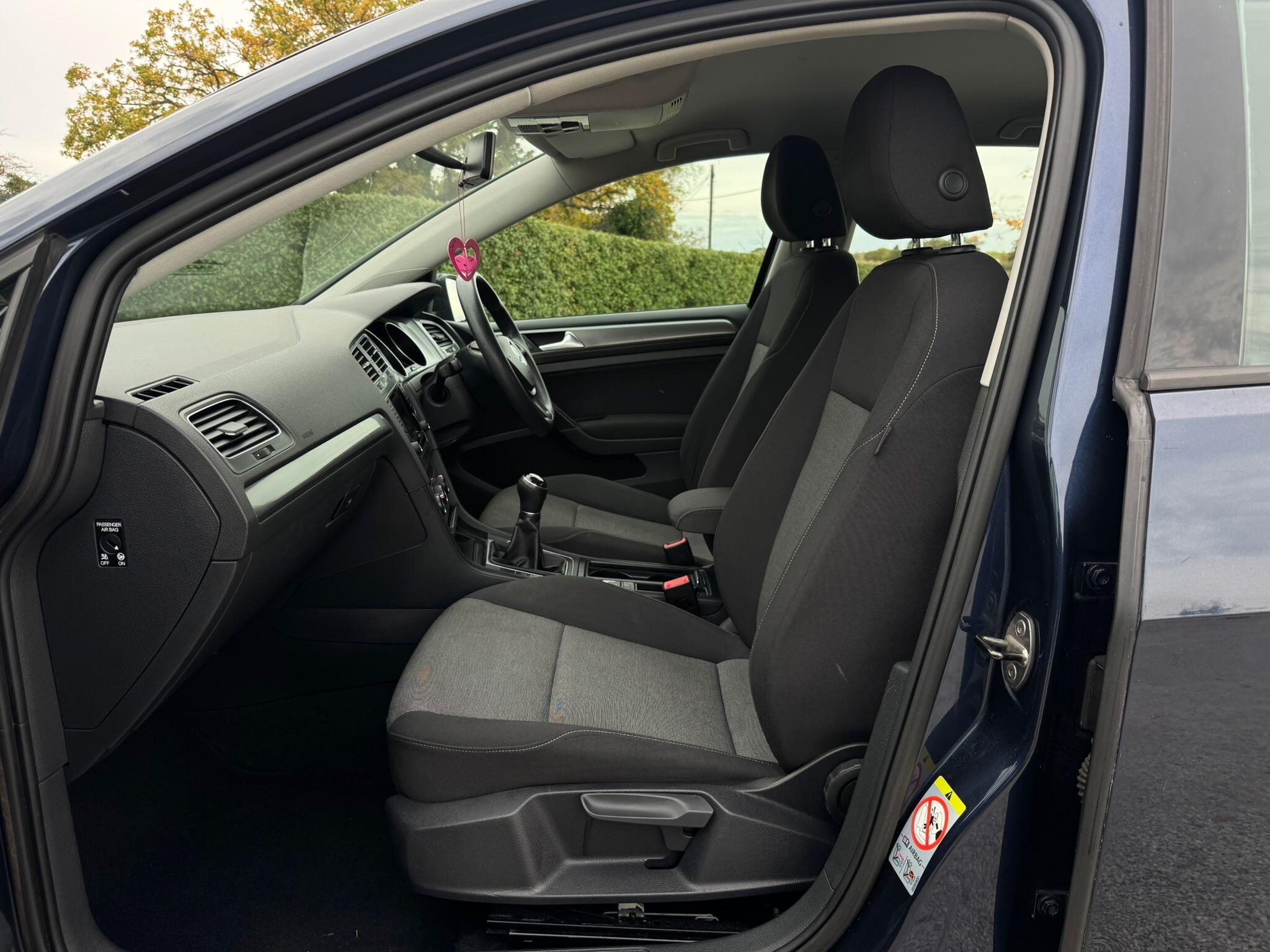 2013 Volkswagen Golf image 20