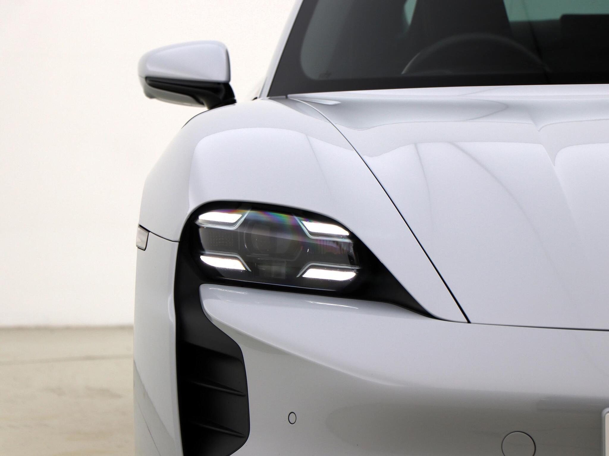 Porsche Taycan view 9
