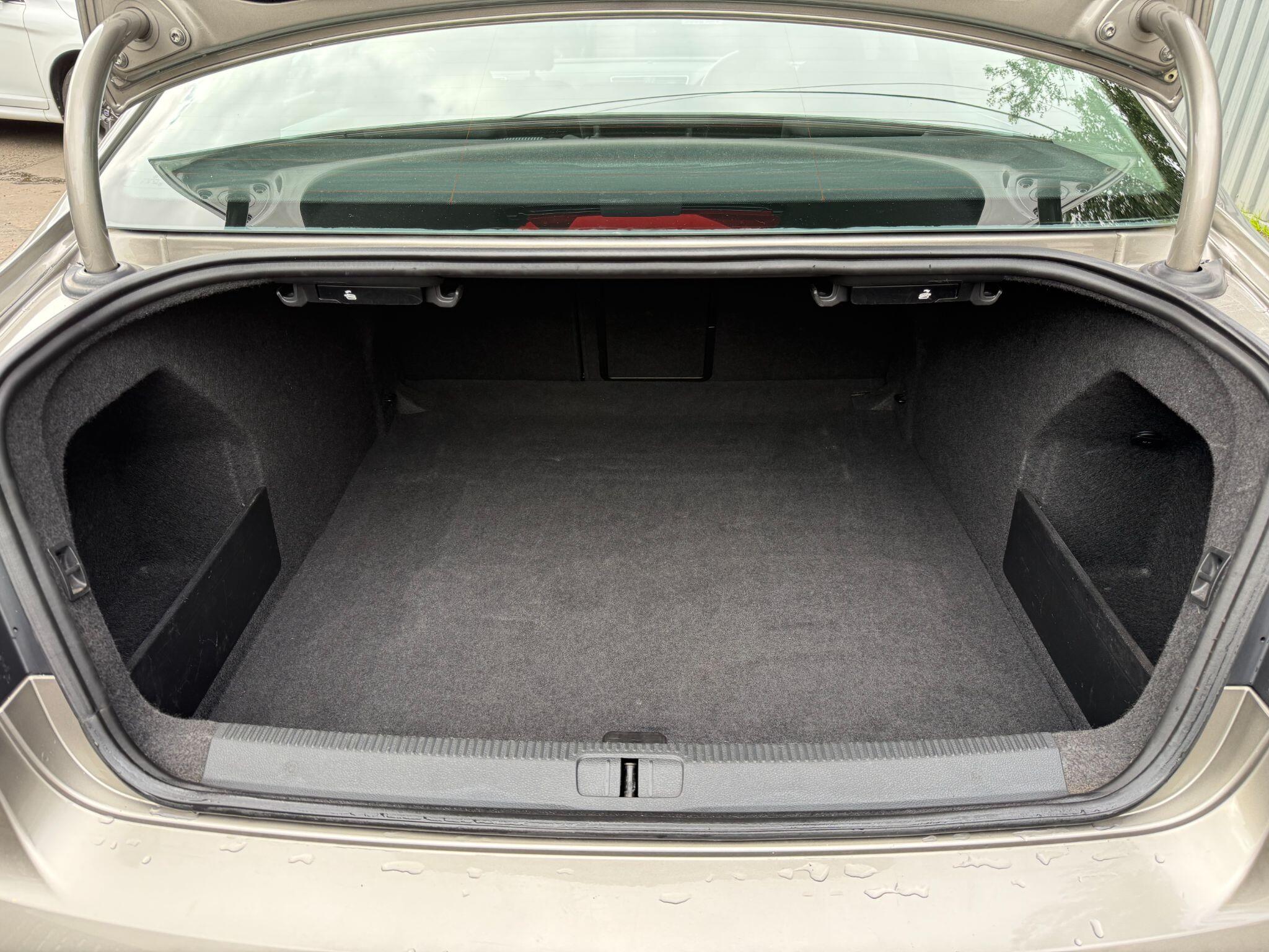 Volkswagen Passat view 38