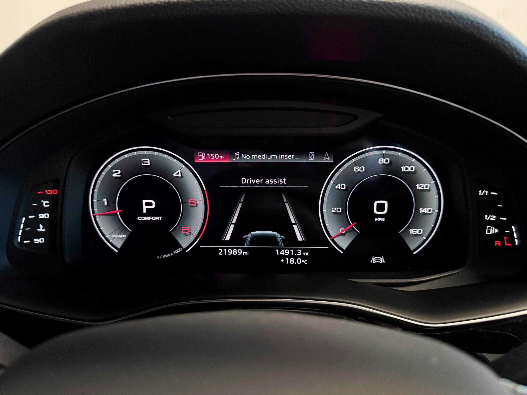 Audi Q8 view 16