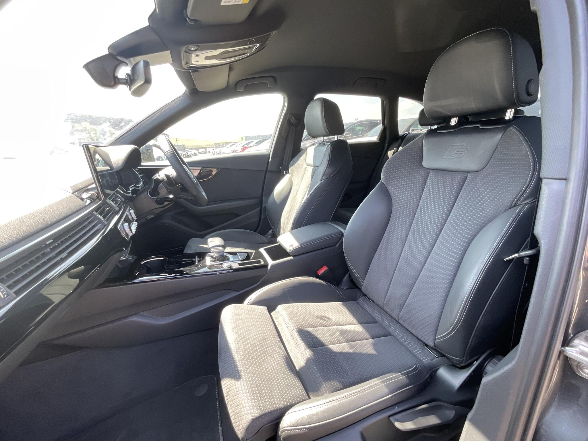 Audi A4 Avant view 17