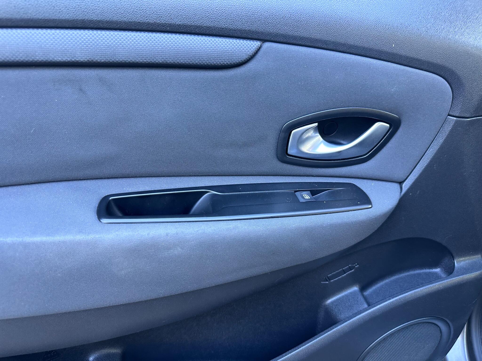 2010 Renault Grand Scenic image 36