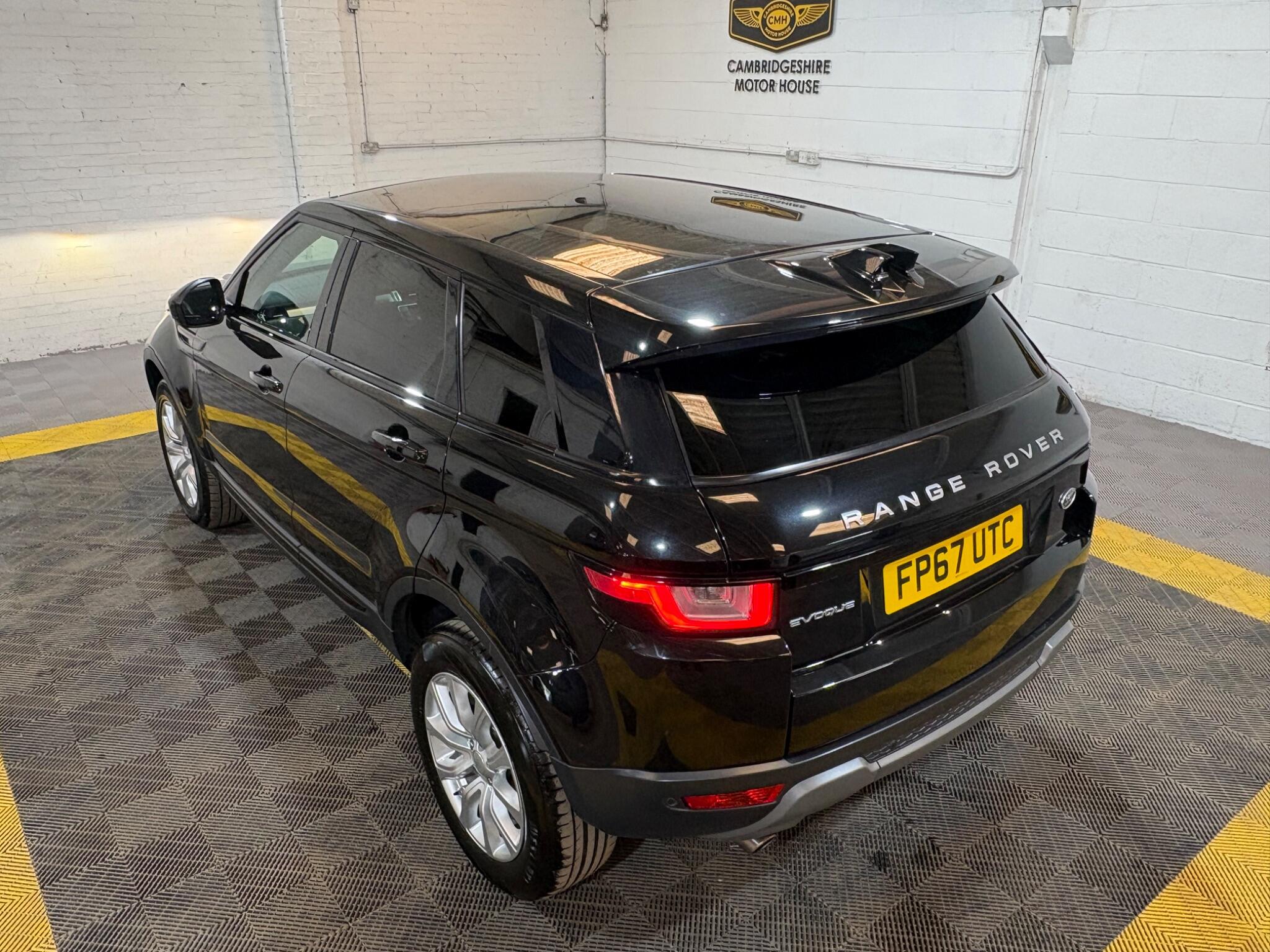 Land Rover Range Rover Evoque view 43