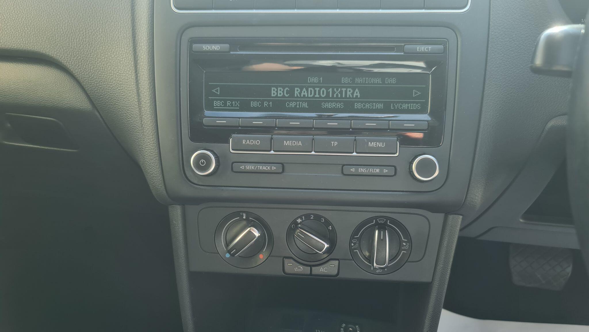 Volkswagen Polo view 22