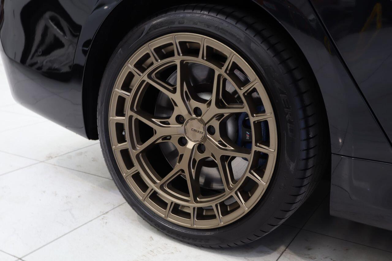 BMW 7 Series view 13