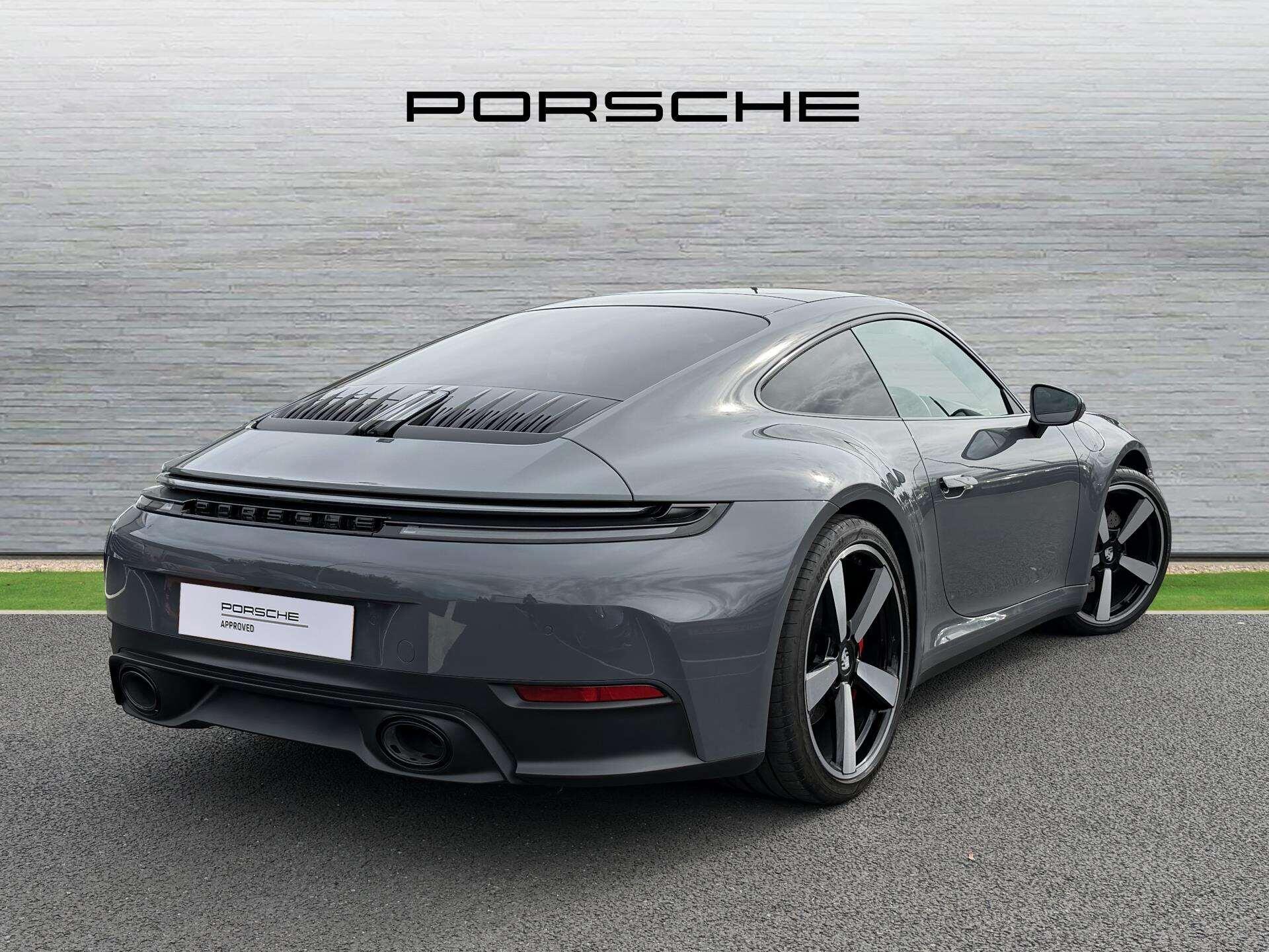 Porsche 911 view 3