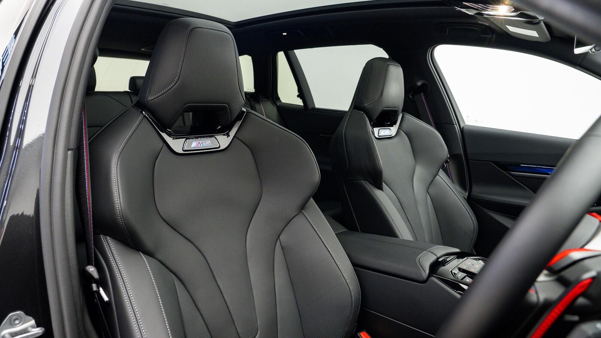 BMW M5 view 6