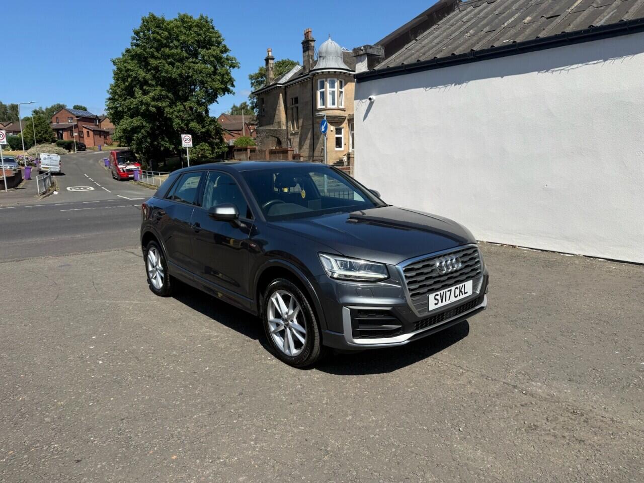 Audi Q2 view 10