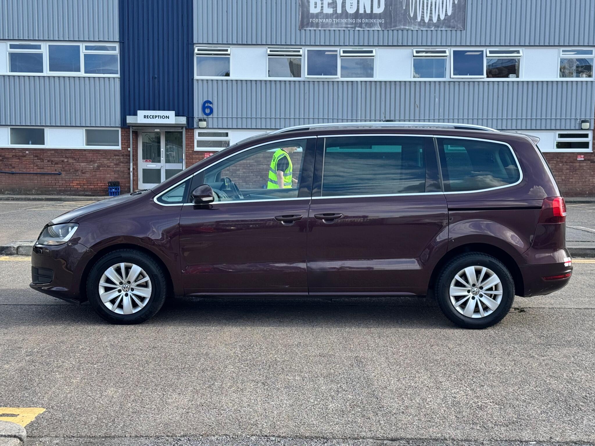 Volkswagen Sharan view 11