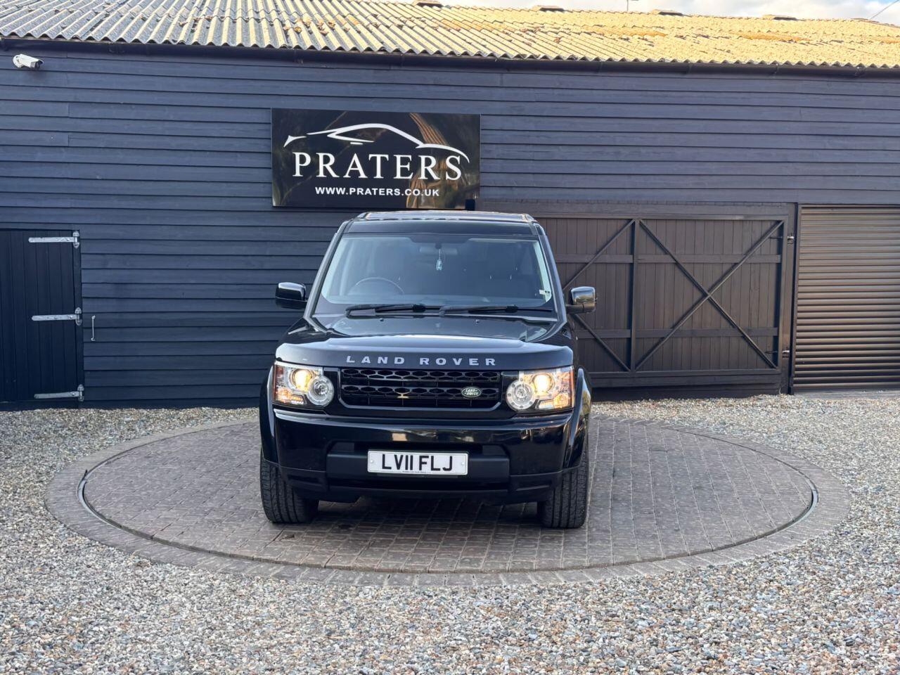 Land Rover Discovery view 3