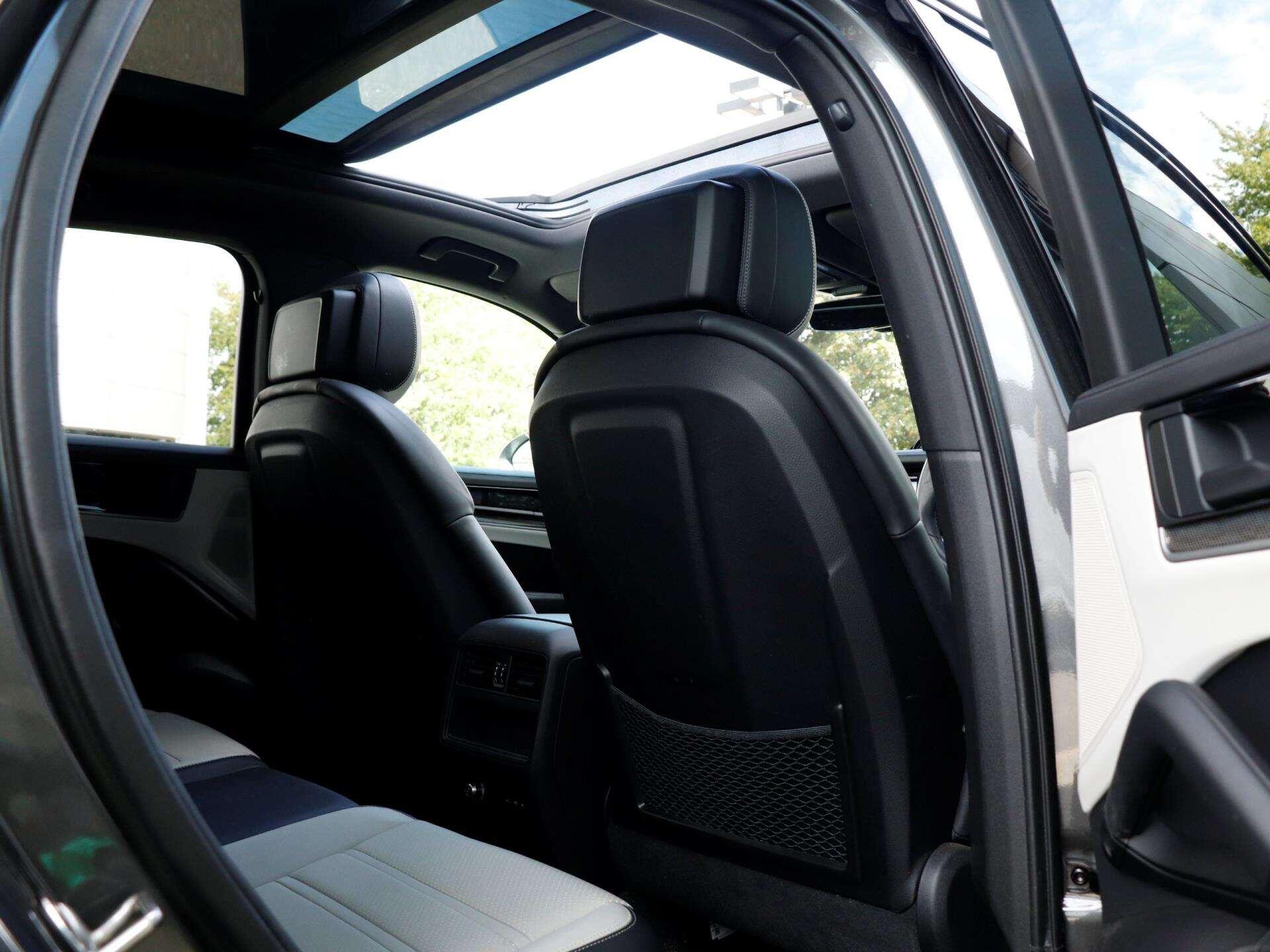 Porsche Cayenne view 26