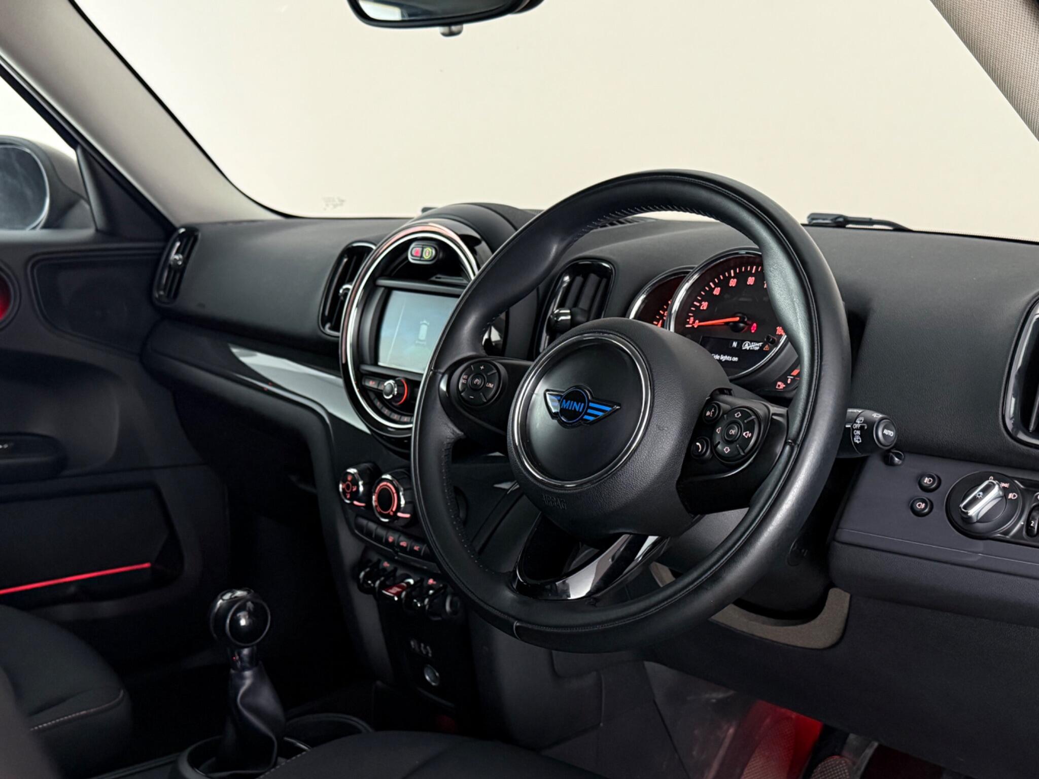 Mini Countryman view 3
