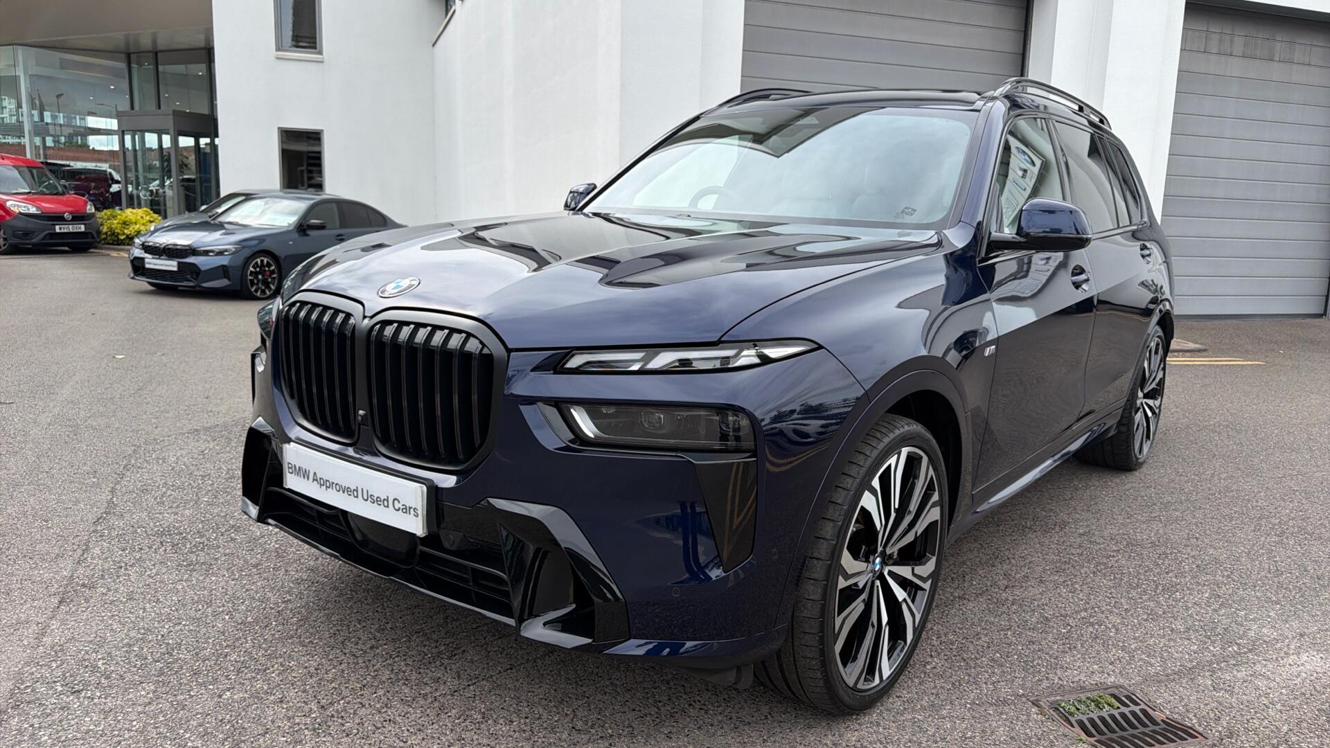 BMW X7 view 60