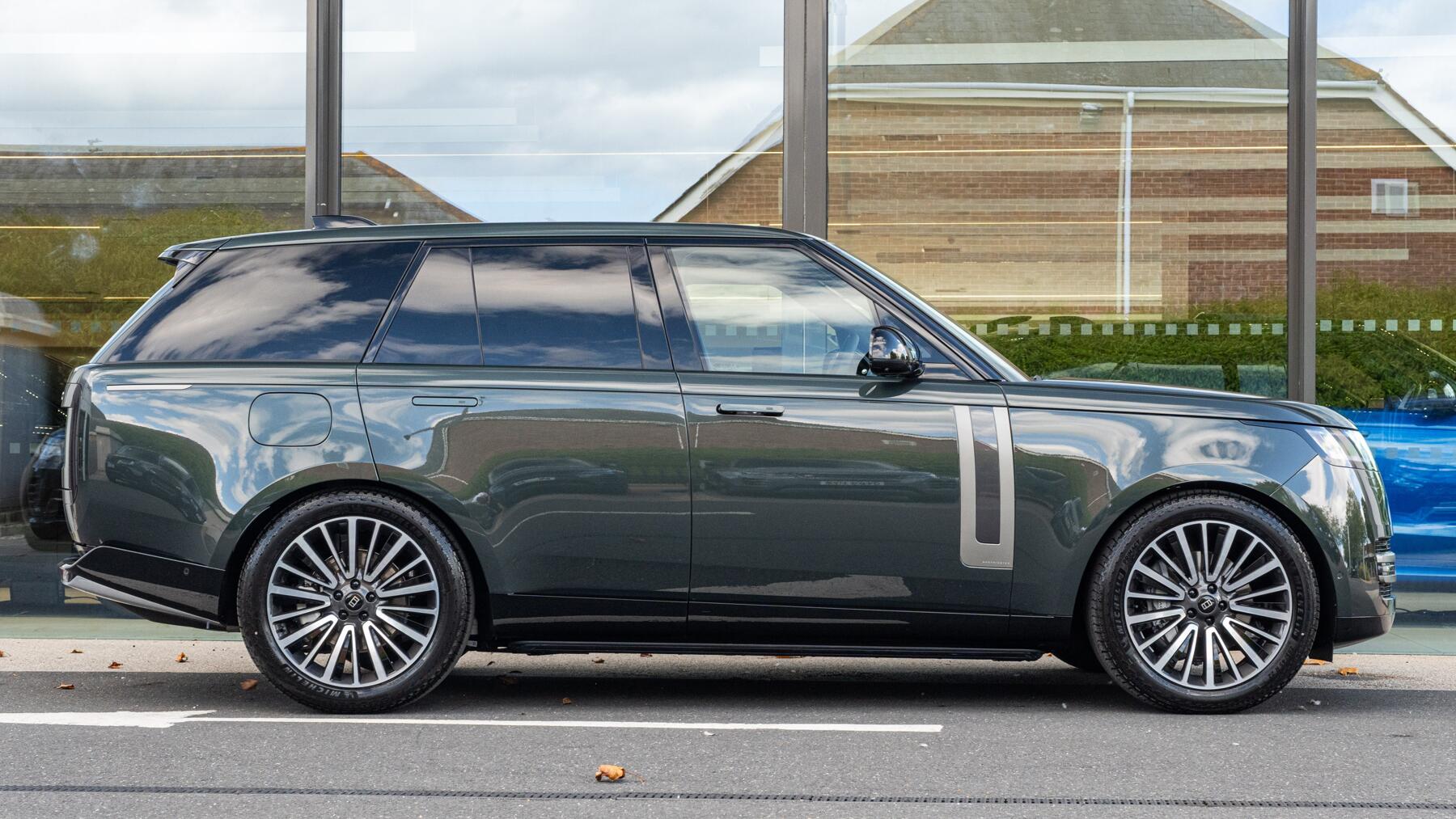 Land Rover Range Rover view 5