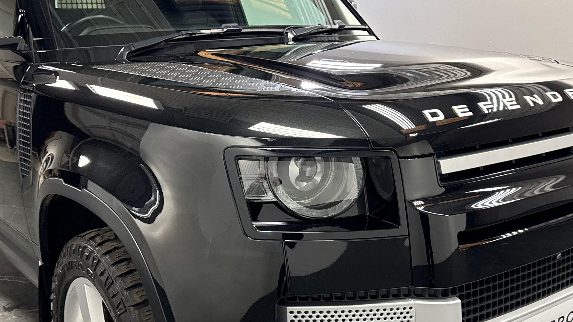 Land Rover Defender view 17