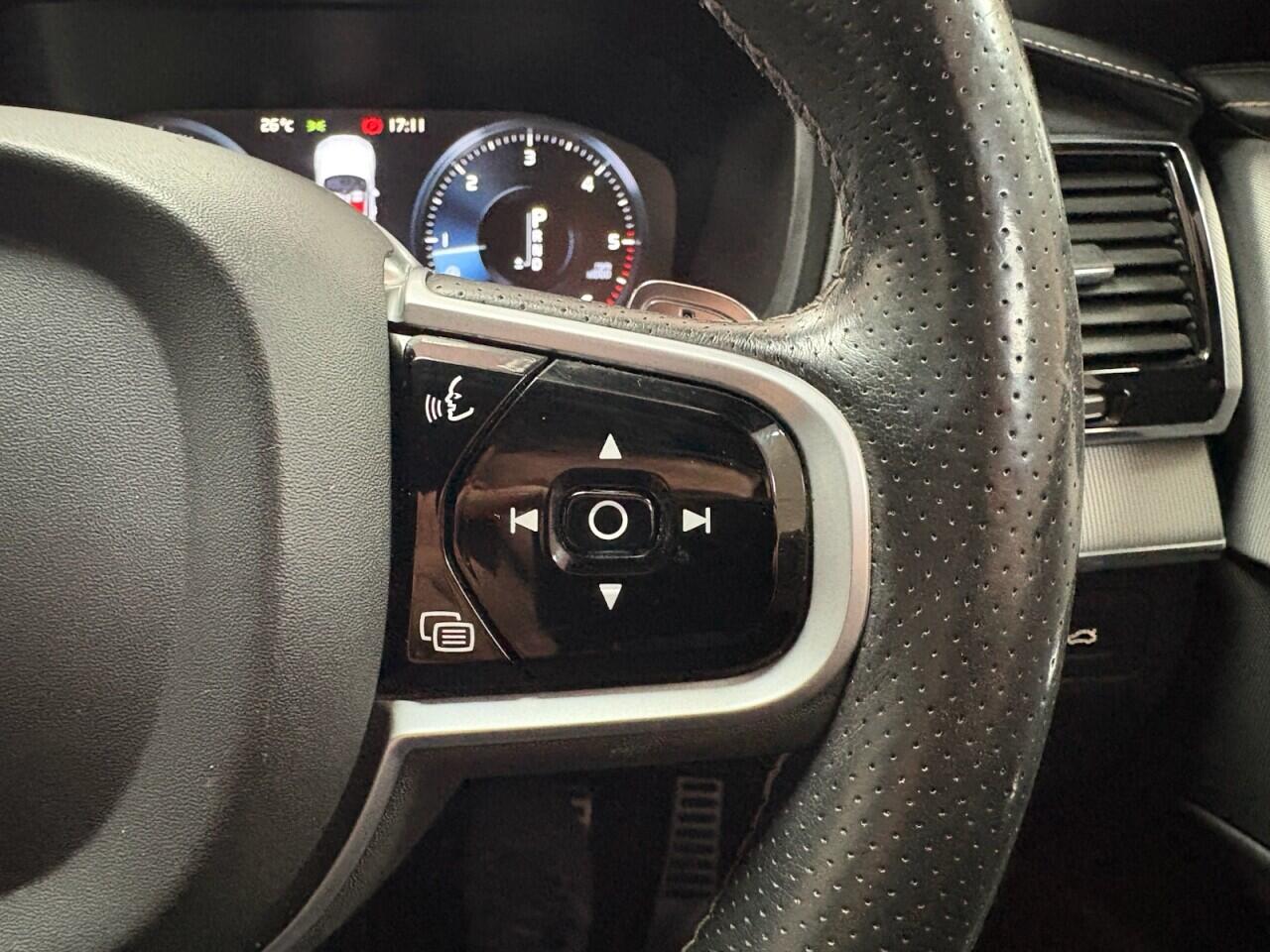 Volvo XC90 view 20