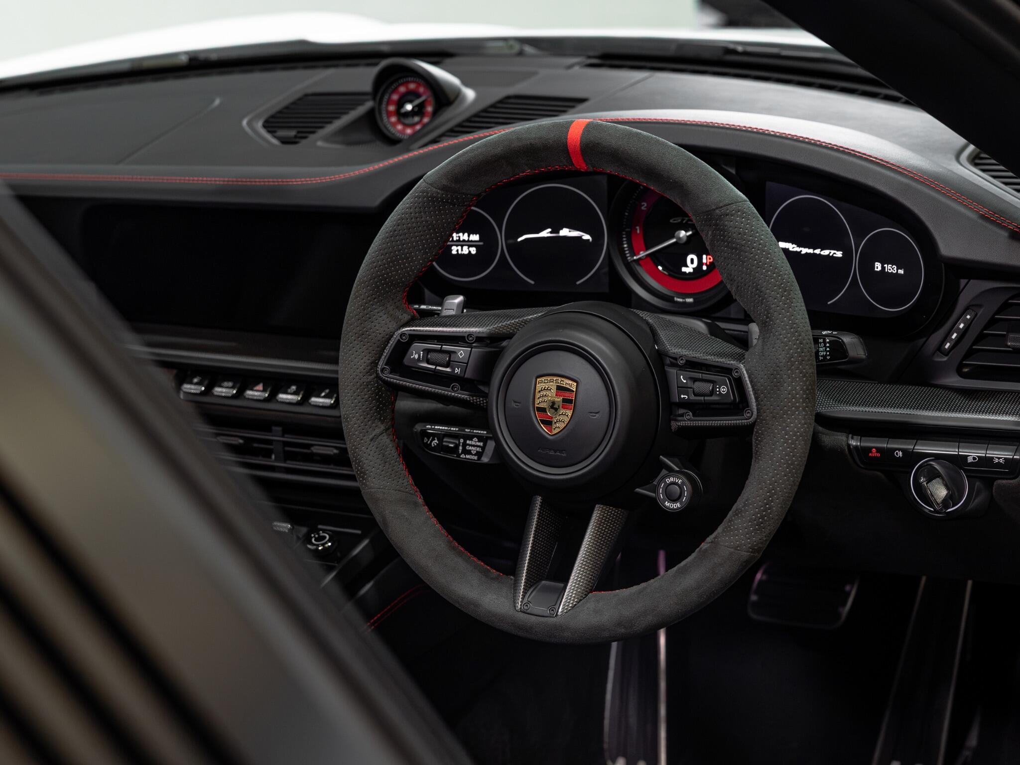Porsche 911 view 16
