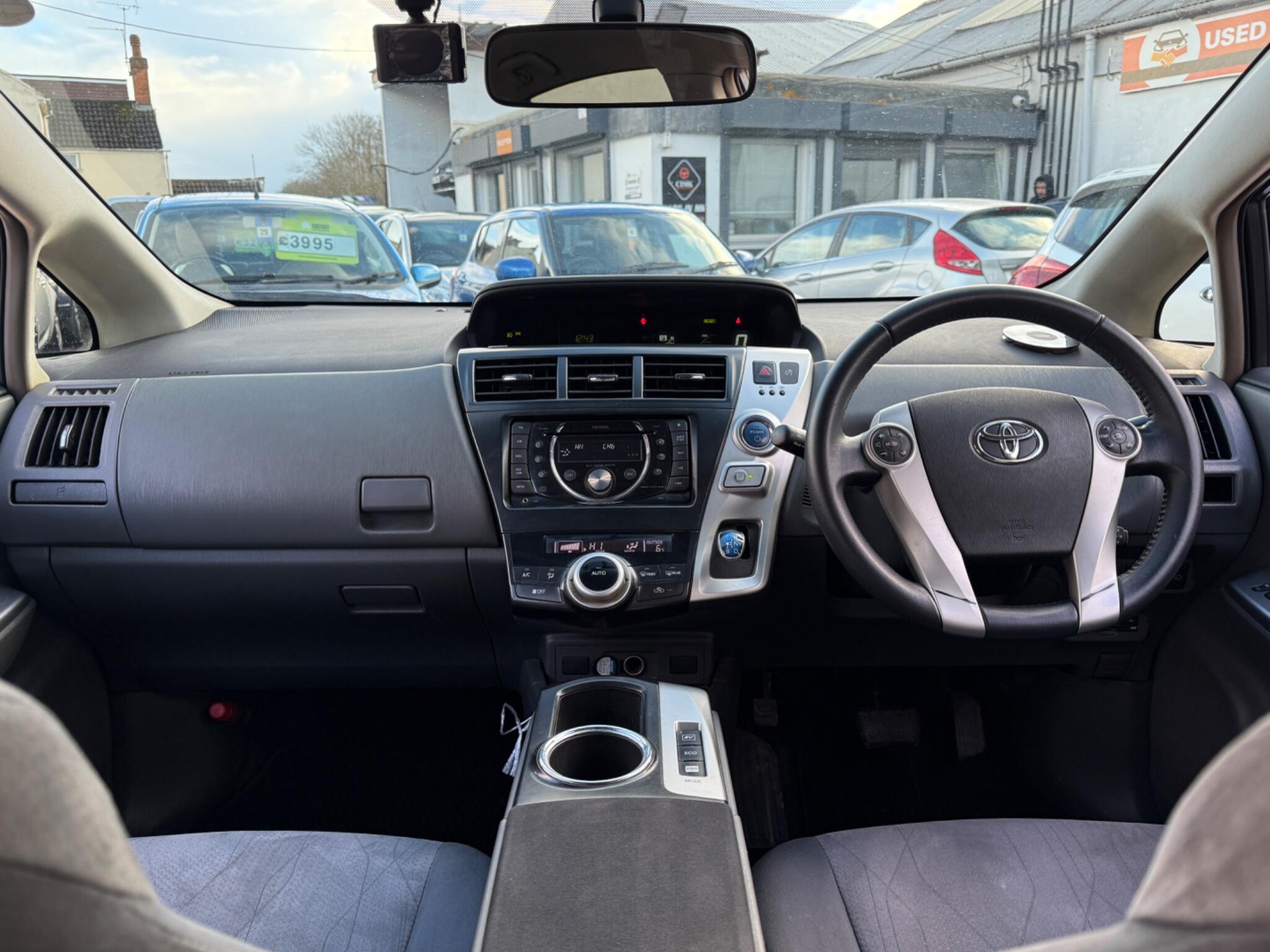 Toyota Prius+ - Image 63