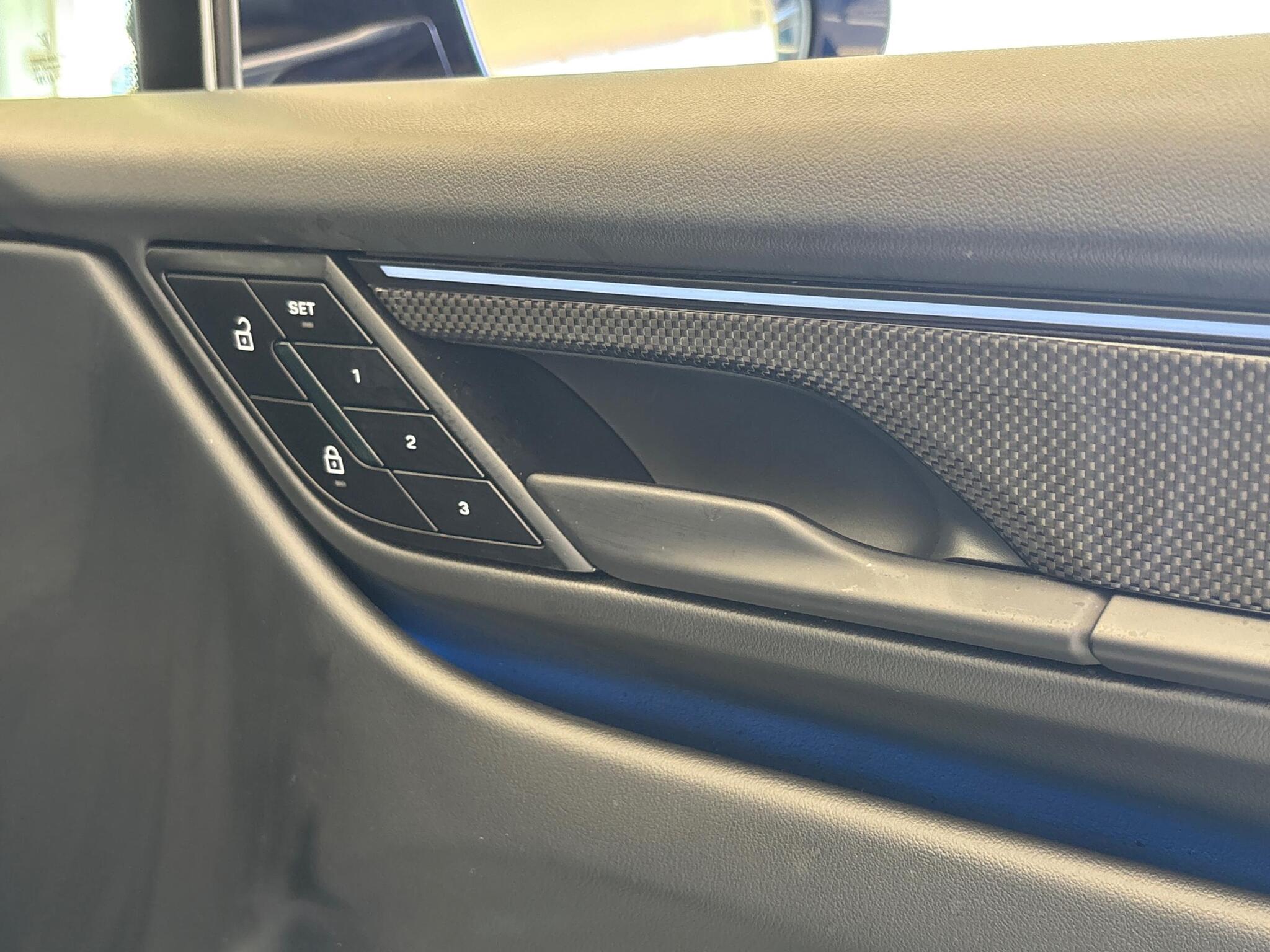 Porsche Macan view 35