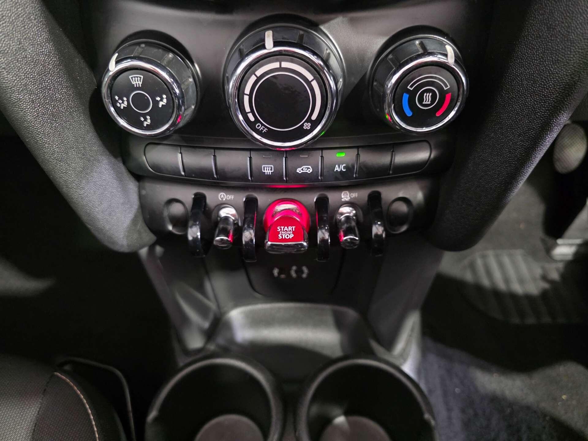 Mini Convertible view 43