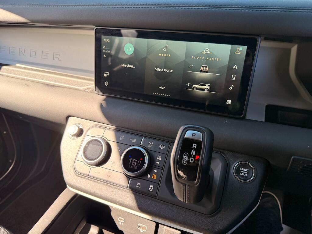 Land Rover Defender view 44