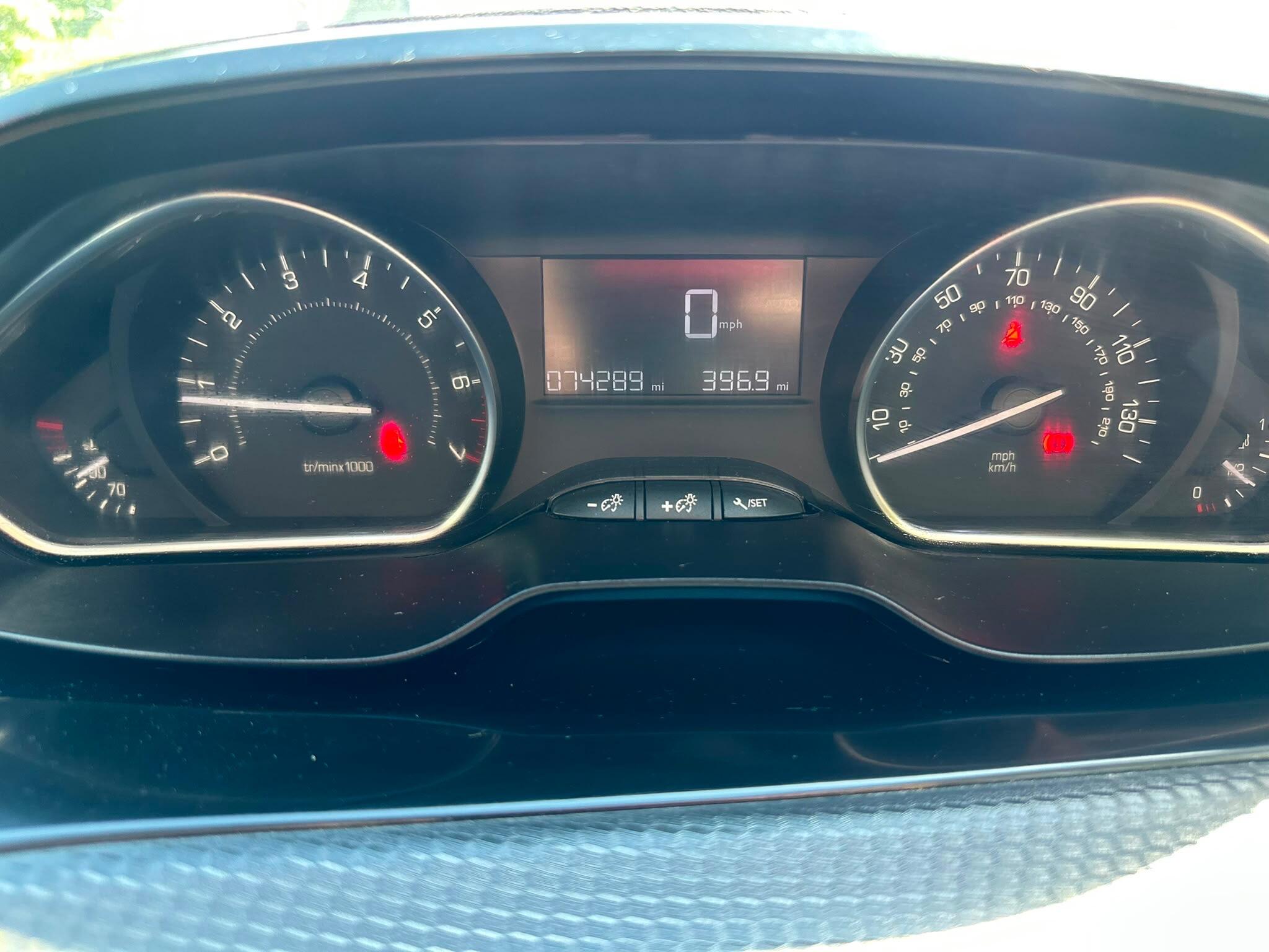 Peugeot 208 view 36