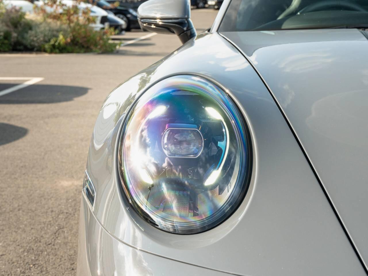 Porsche 911 view 16