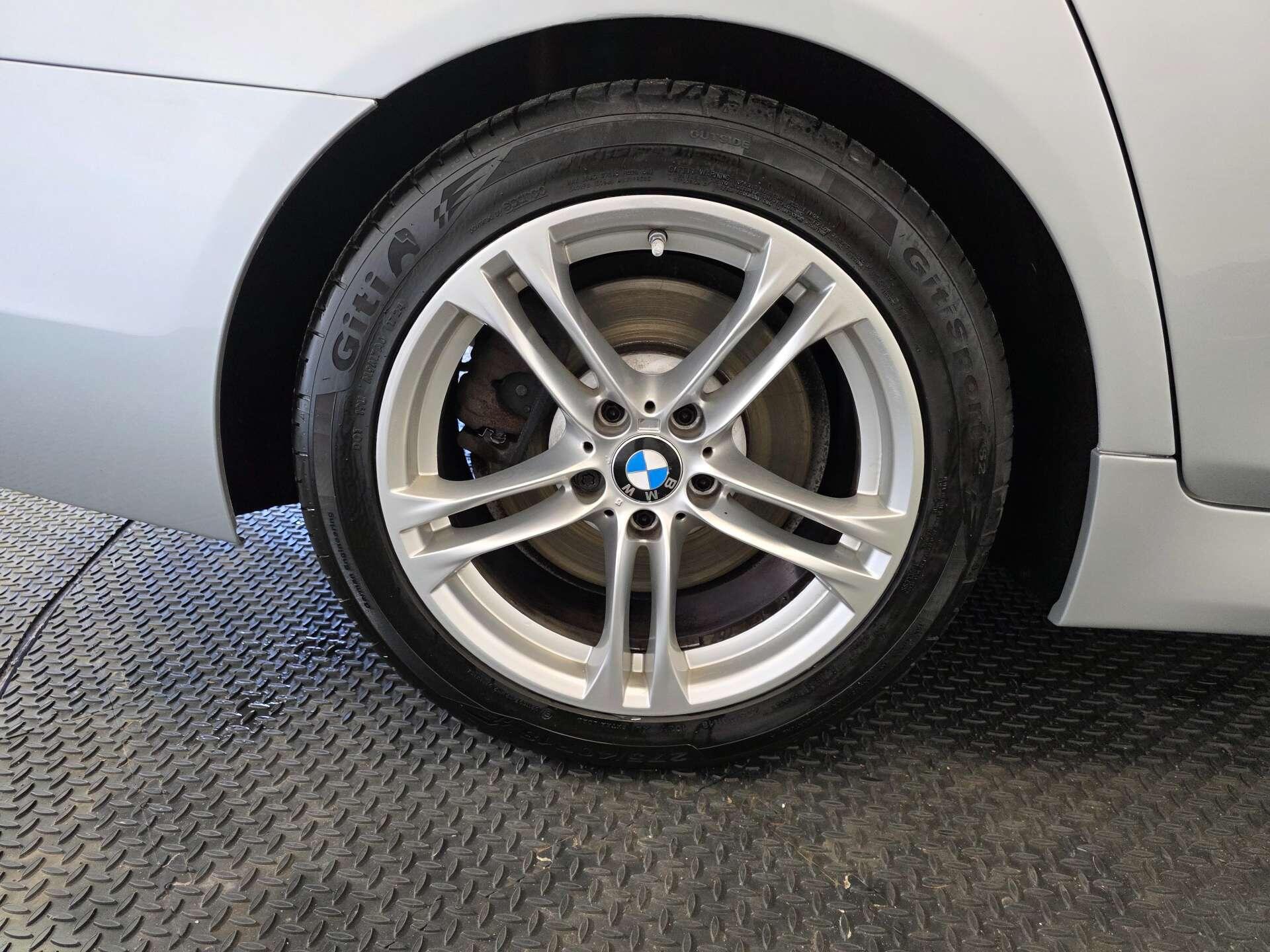 BMW 5 Series view 61