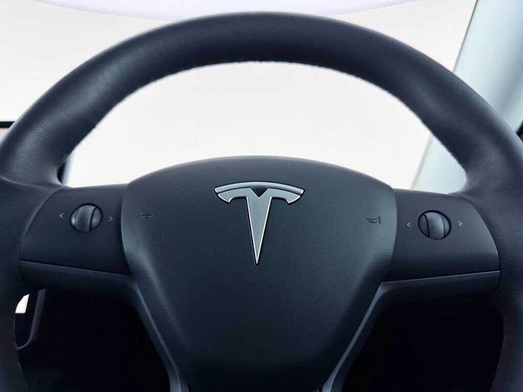 Tesla Model Y view 17