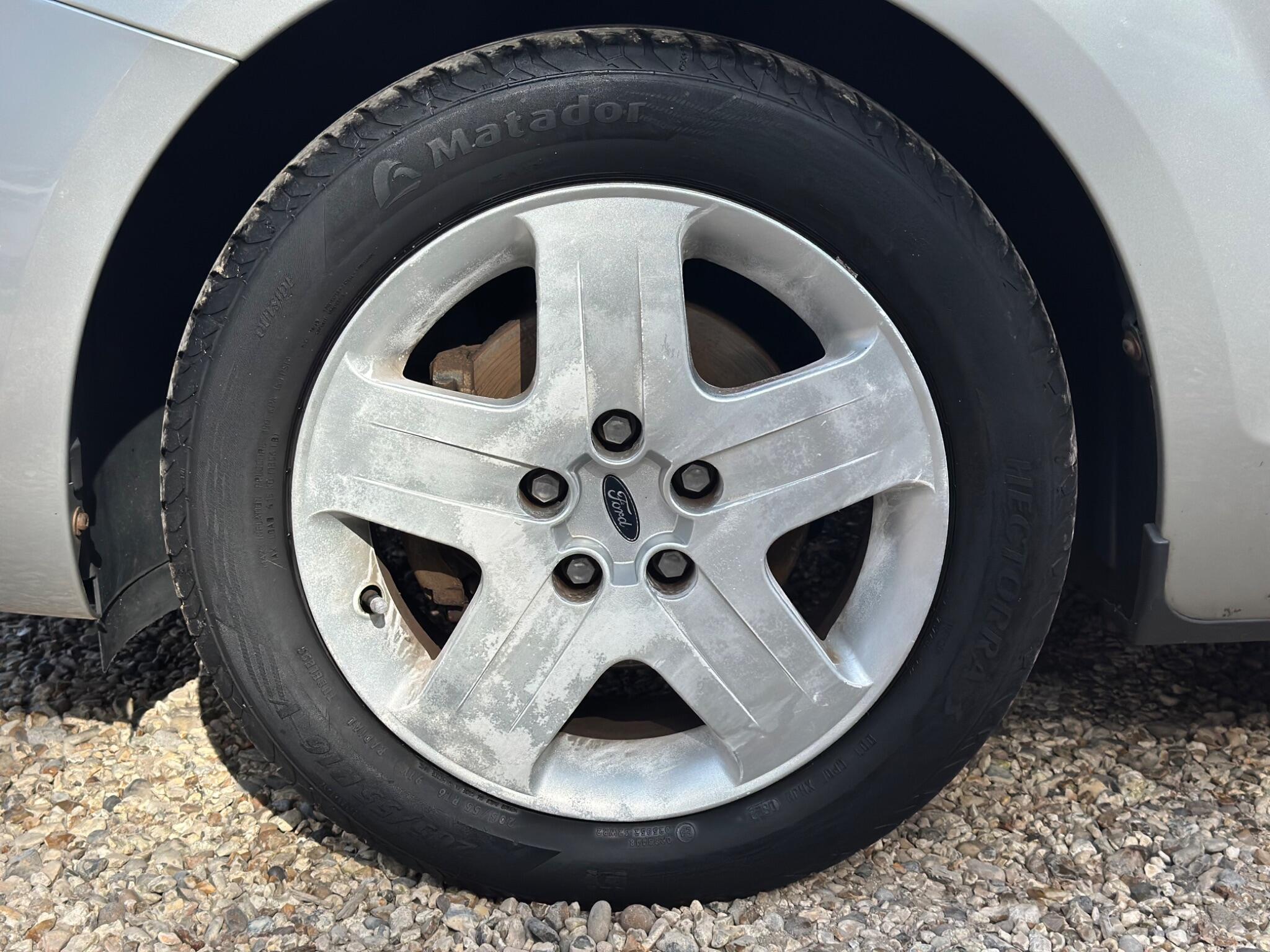 Ford Focus view 47