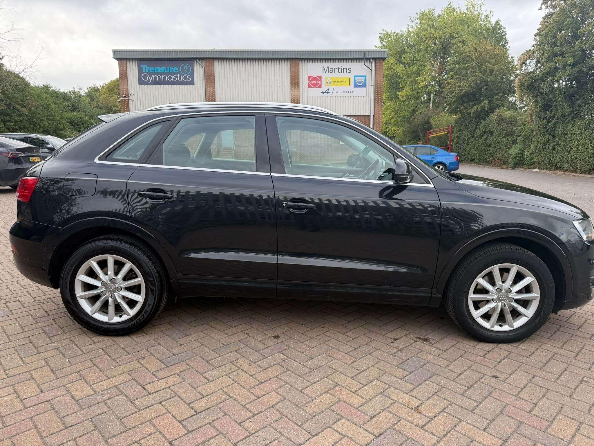 Audi Q3 view 3