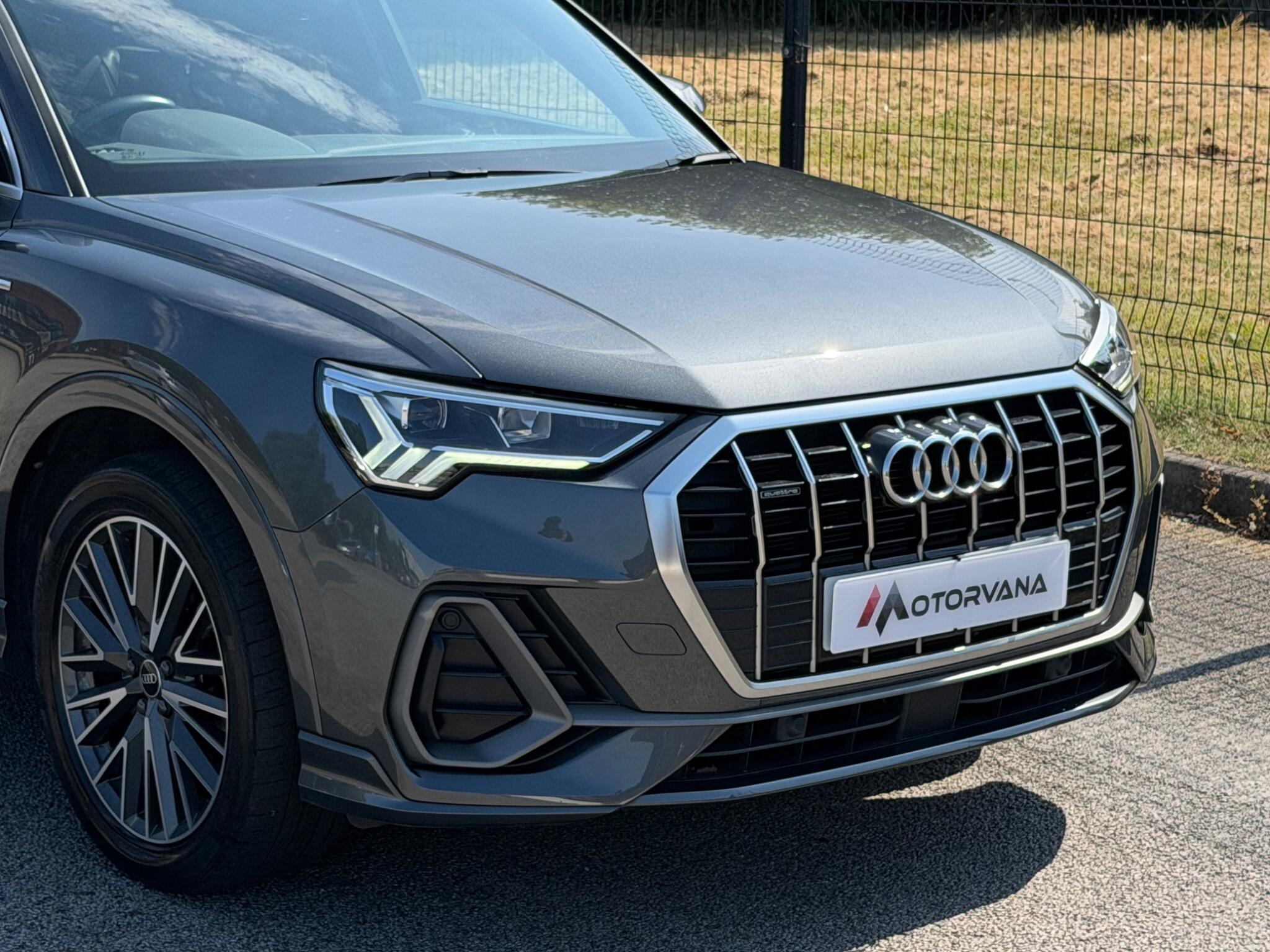 Audi Audi Q3 view 6