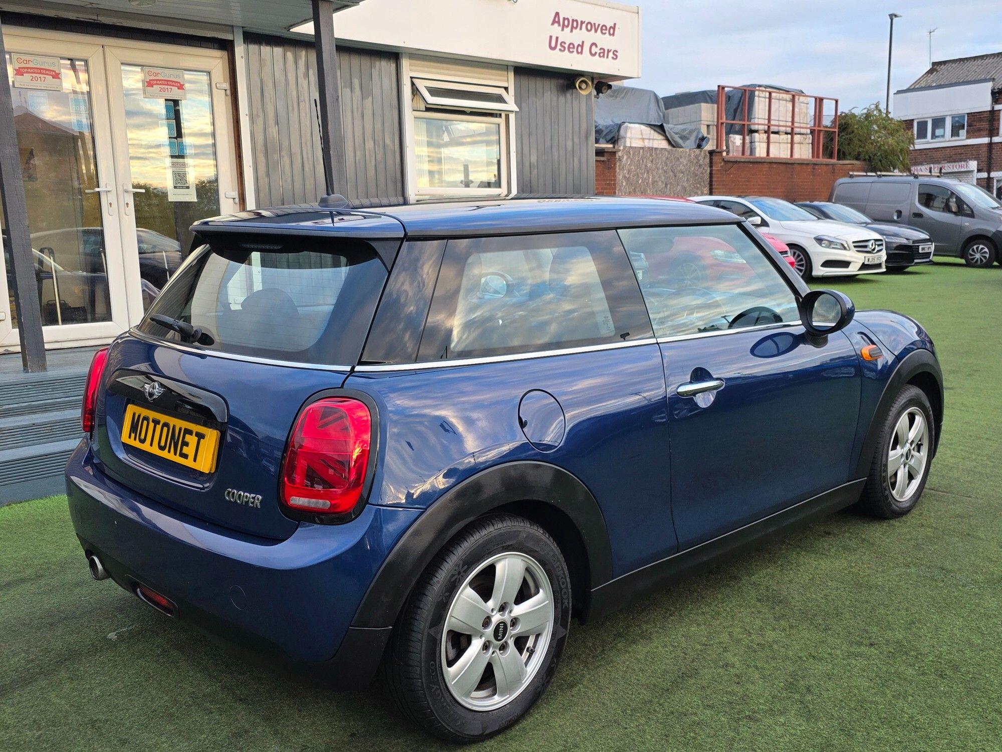 Mini Hatch view 8