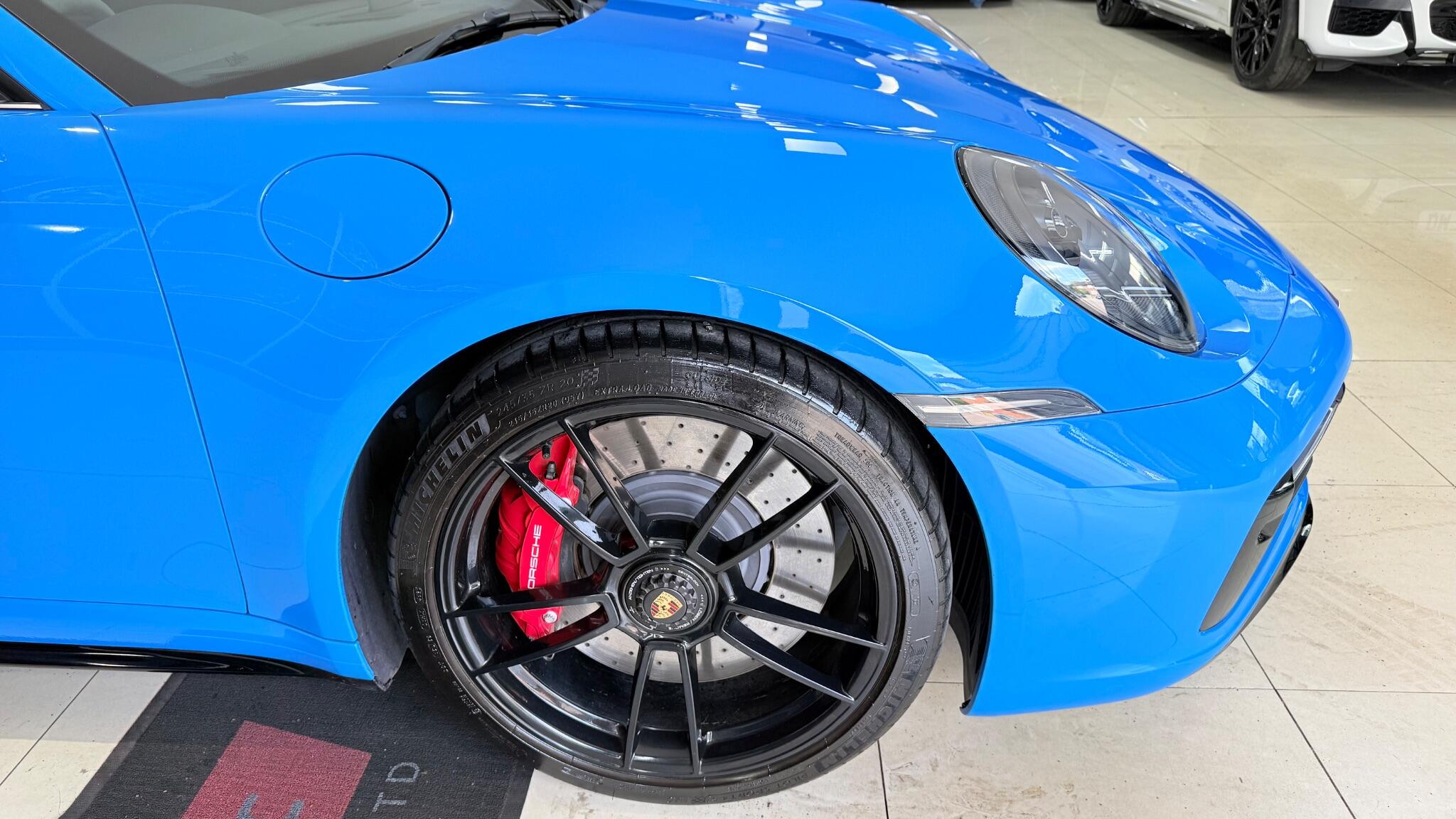 Porsche 911 view 35