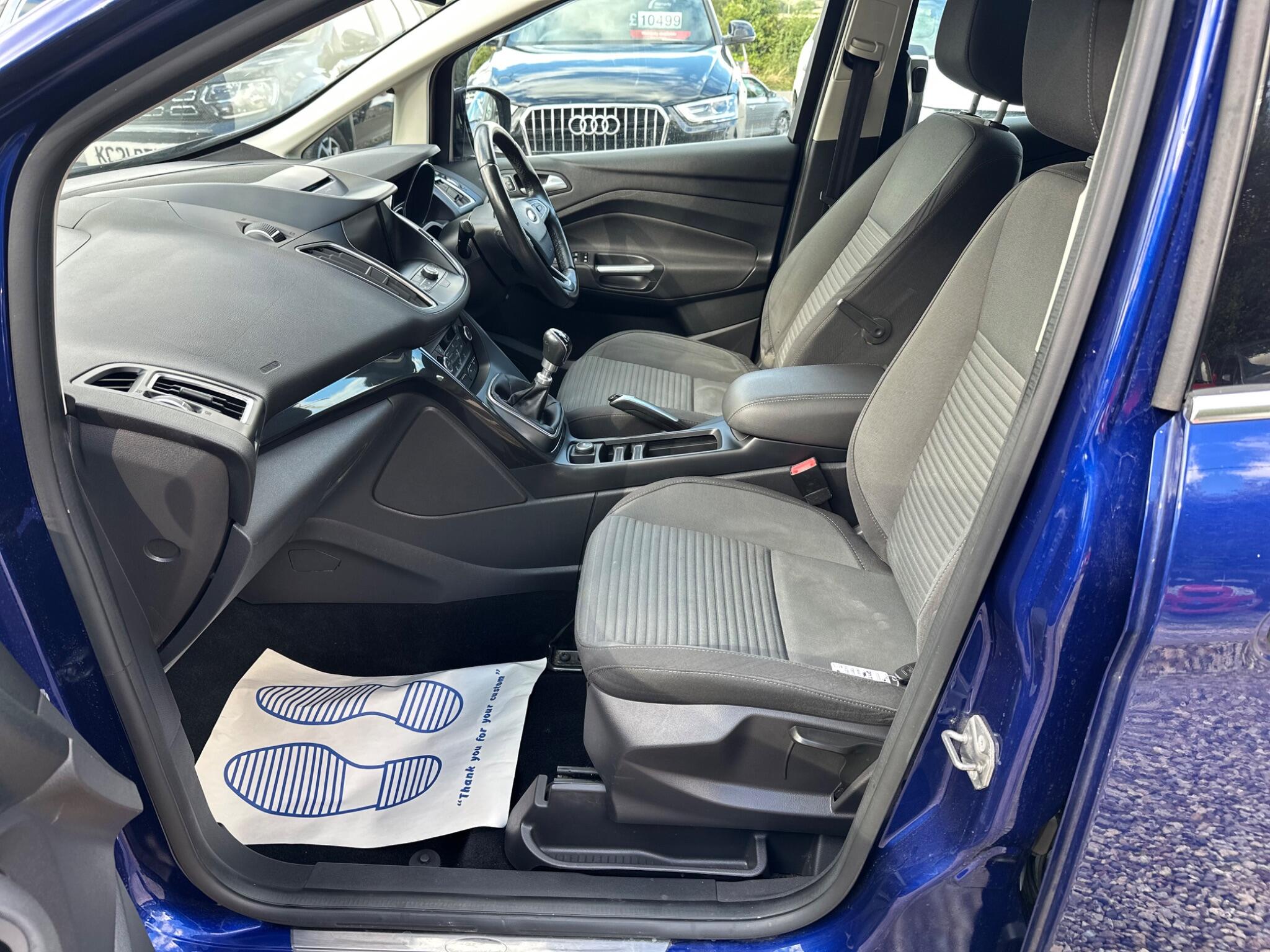 Ford Grand C-Max view 56