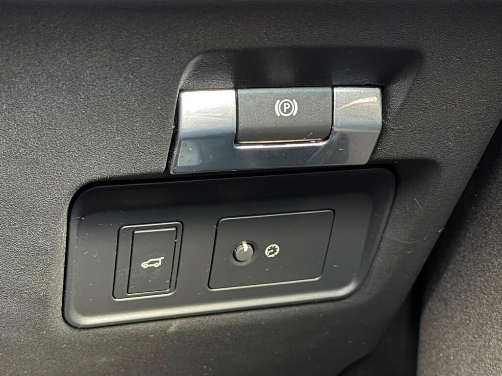 Land Rover Discovery Sport view 48