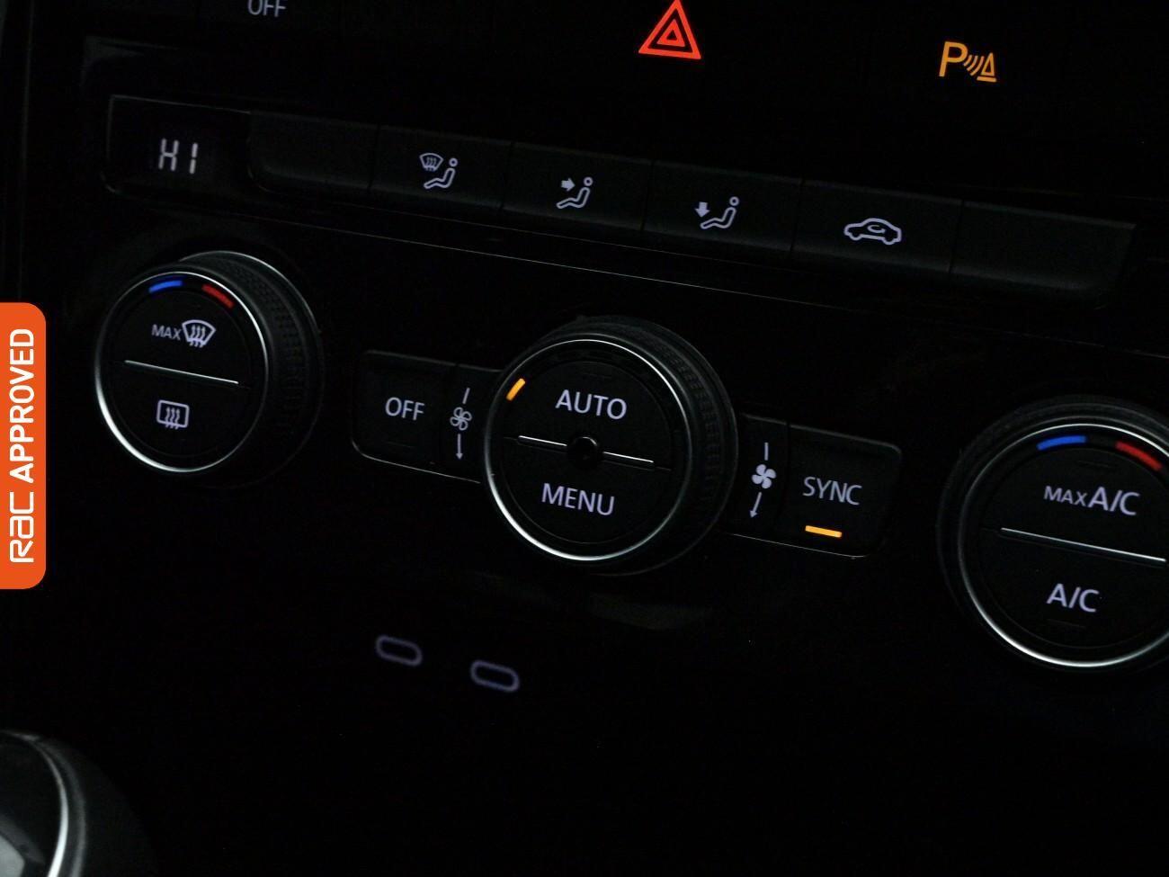 Volkswagen T-Roc view 13