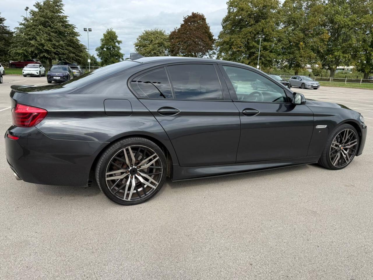 BMW 5 Series view 20